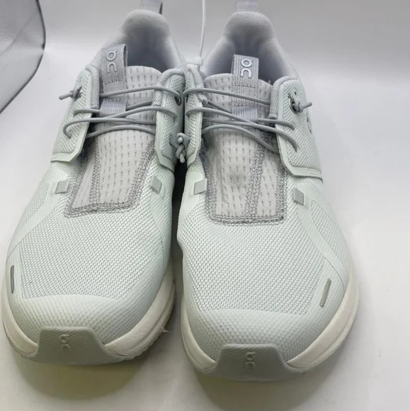 Like New On Cloud sky Running Shoes Ice/ Glacier Big Kids Size 6.5Y - Picture 2 of 6